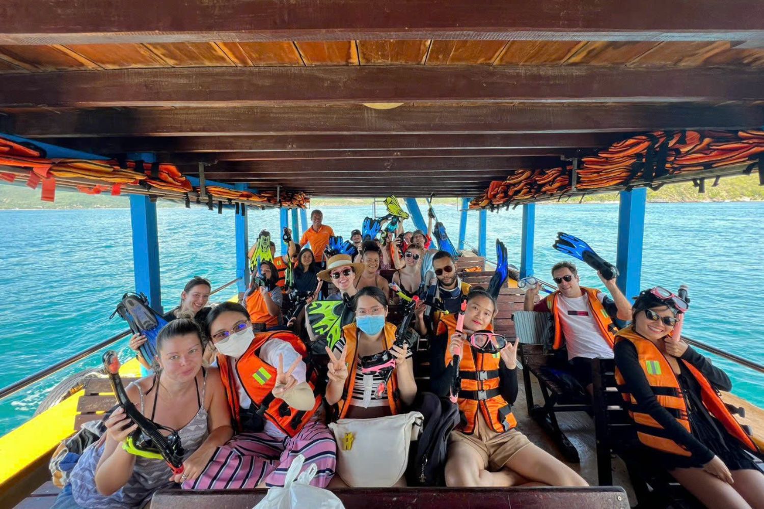 thuê tàu gỗ Nha Trang