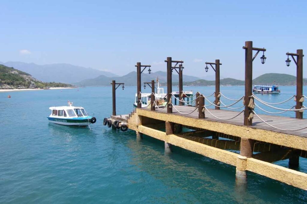 cầu cảng Hòn Tằm