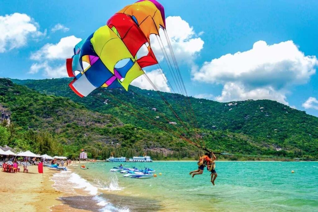 Top 6 Các Trò Chơi Thể Thao Biển không thể bỏ lỡ tại Hòn Tằm - Nha Trang 3 Dù bay_Hòn Tằm