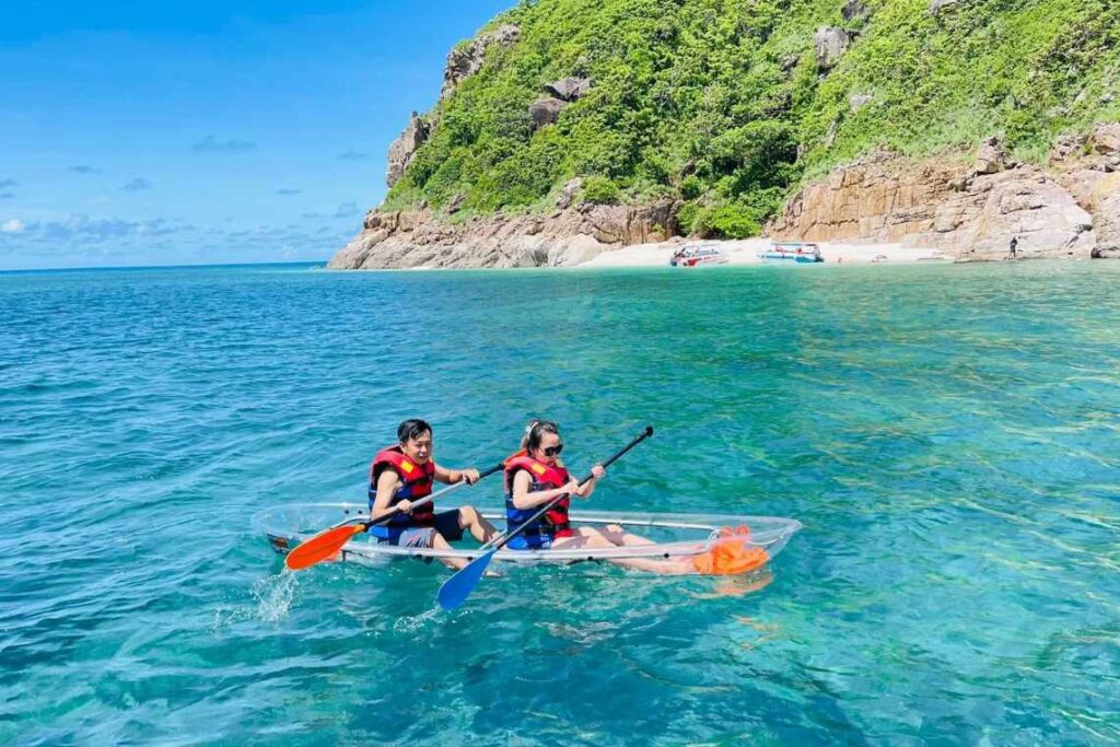 Top 6 Các Trò Chơi Thể Thao Biển không thể bỏ lỡ tại Hòn Tằm - Nha Trang 6 cheo kayak Hon Tam